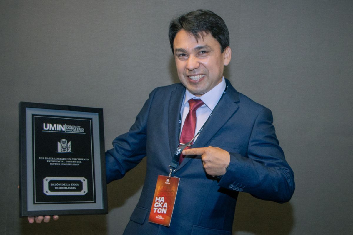 Certificaciones y reconocimientos profesionales del Ing. Jassan Christopher Guevara en el sector inmobiliario